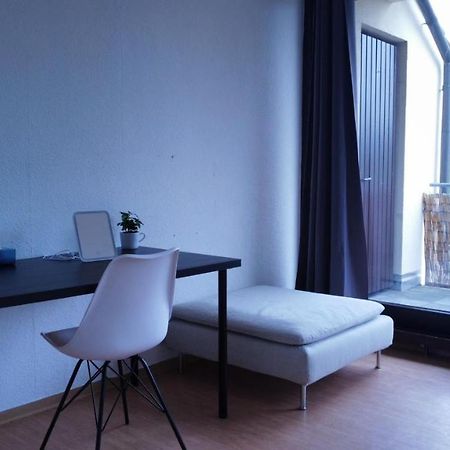 Budget Suite Mit Balkon - Privatzimmer In Wohnung - Netflix & Minibar Inklusive โคเบลนซ์ ภายนอก รูปภาพ