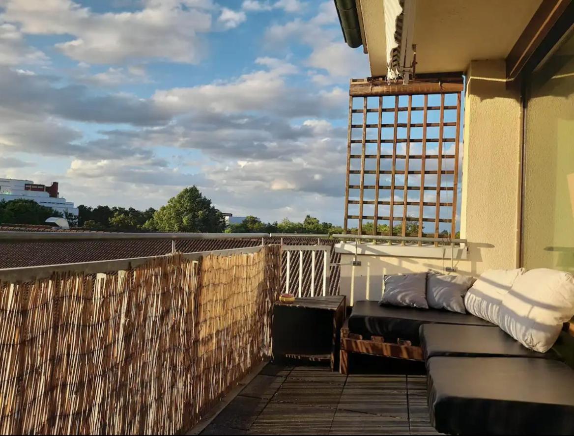 Budget Suite Mit Balkon - Privatzimmer In Wohnung - Netflix & Minibar Inklusive โคเบลนซ์ ภายนอก รูปภาพ