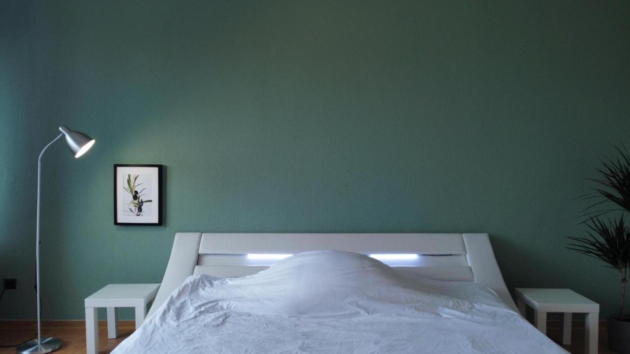 Budget Suite Mit Balkon - Privatzimmer In Wohnung - Netflix & Minibar Inklusive โคเบลนซ์ ภายนอก รูปภาพ